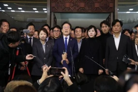 Cənubi Koreya prezidenti KXDR-ə daimi sülh təklif etdi