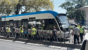 Tramvay relsdən çıxdı - Türkiyədə bədbəxt hadisə 
