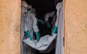 Ebola virusu sürətlənir - Ölənlərin sayı 2500-ü keçdi