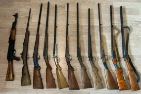 2 avtomat, 13 tüfəng aşkarlandı