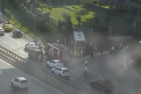 İstanbulda avtobus divara çırpıldı:&nbsp;1 ölü, 17 yaralı var - YENİLƏNİB