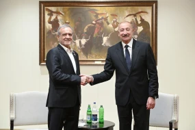 Əliyevlə Pezeşkianın görüşü keçirildi - FOTOLAR - YENİLƏNİB