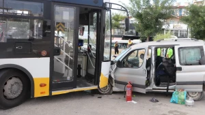 2 avtomobil toqquşdu - Çox sayda yaralı var
