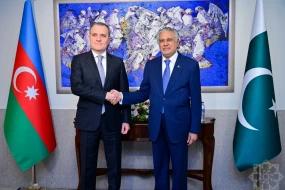 Ceyhun Bayramov pakistanlı həmkarı ilə görüşdü