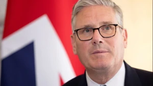 Starmer deputat mandatından istefa verdi