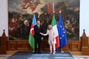 Prezident Corciya Melonini təbrik etdi