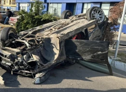 Avtomobil yoldan çıxıb ağaca çırpıldı - Ölən var