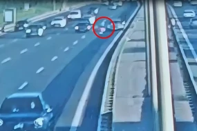 Yolunu qısaltmaq istədi, həyatından oldu - ANBAAN VİDEO