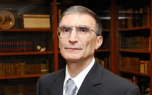 Prezident Əziz Səncəri təltif etdi - SƏRƏNCAM