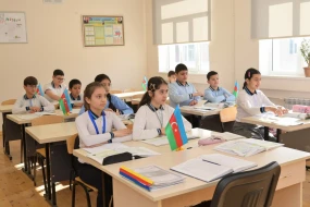 Qızların məktəbdə sırğa taxması qadağan edilir? - Eşqi Bağırovdan açıqlama