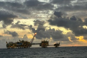 Neftimizin qiyməti 127 dolları keçdi