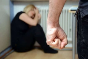 Bakıda oğul ona yemək verməyən anasını döydü 