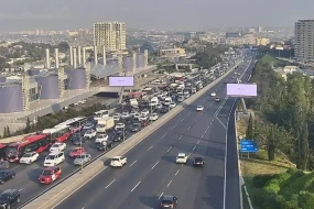 Bakıda bu yollarda var - SİYAHI