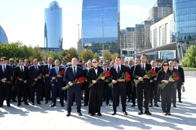 Mədəniyyət Nazirliyinin kollektivi şəhidlərin xatirəsini yad edib