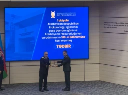 Kamran Əliyev 4 prokurorluq əməkdaşına rütbə nişanlarını təqdim etdi&nbsp;