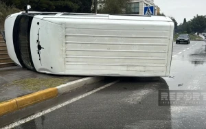 Sumqayıtda “BYD” ilə toqquşan “Ford” aşdı - FOTOLAR