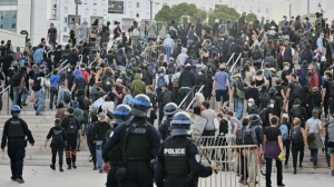 Fransa polisi beş mindən çox etirazçını saxladı