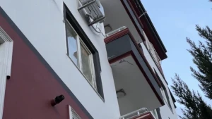 Ana, həyat yoldaşı və azyaşlı övladı pəncərədən yıxıldı
