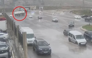 Bakıda marşrut avtobusu belə aşdı - Anbaan görüntülər&nbsp;