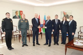 Türkiyəli generala Azərbaycanın hərbi əməkdaşlıq medalı təqdim olundu