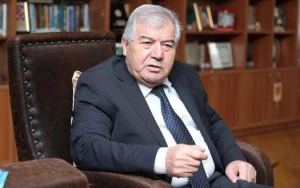 “Məktəbli qızların hicab taxmasını tələb edən valideynlərin narazılığını başa düşə bilmirəm” - Sabir Rüstəmxanlı 