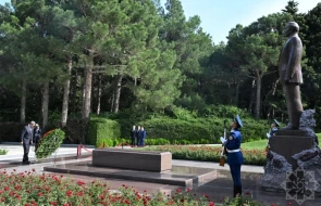 Hun Manet Heydər Əliyevin məzarını ziyarət etdi - FOTOLAR