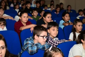 Füzuli teatrı “Tıq-tıq xanım” tamaşası ilə uşaqları sevindirdi - FOTOLAR