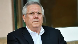Əziz Yıldırımın “Slaviya Praqa-Fənərbağça” oyununu həyəcanla izləməsi viral oldu