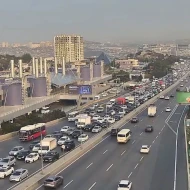 Bakının bir sıra yollarında sıxlıq var - SİYAHI