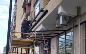 Bakıda piyada səkisinin zəbt edilməsinin qarşısı alındı - FOTOLAR