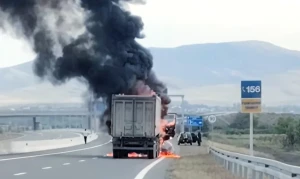 Qazaxda TIR yandı
