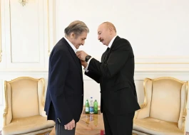 İlham Əliyev Fərhad Xəlilova \"İstiqlal\" ordenini təqdim etdi - FOTOLAR