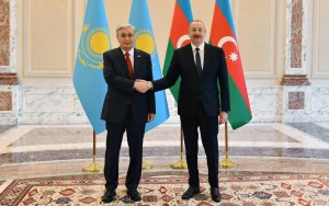 Prezident Tokayevi təbrik etdi 