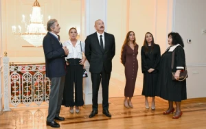 Prezident və ailə üzvləri sərgi ilə tanış oldu - FOTOLAR